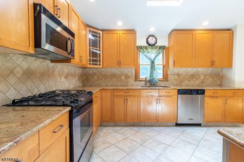 30 Marlton Dr, Wayne, NJ 07470 photo 3