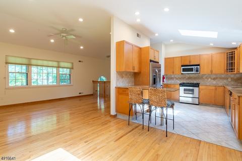 30 Marlton Dr, Wayne, NJ 07470 photo 4