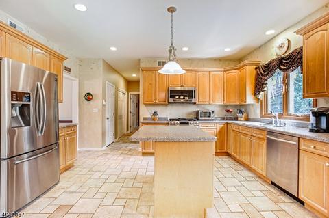 14 Apple Ln, Wayne, NJ 07470 photo 6