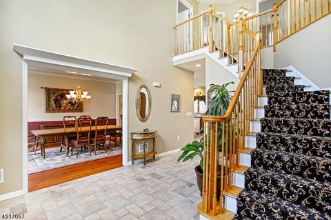 14 Apple Ln, Wayne, NJ 07470 photo 2