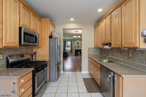566 Coventry Dr, Nutley, NJ 07110 photo 4