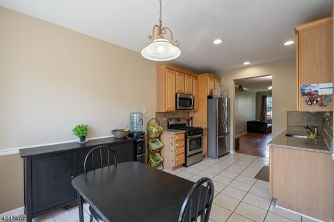 566 Coventry Dr, Nutley, NJ 07110 photo 2
