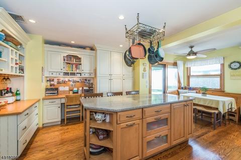 14 Surrey Dr, Wayne, NJ 07470 photo 6
