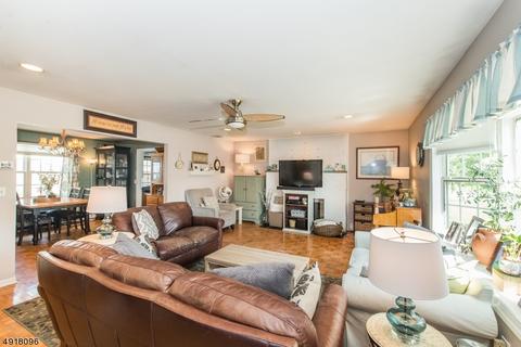 14 Surrey Dr, Wayne, NJ 07470 photo 4