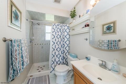 14 Surrey Dr, Wayne, NJ 07470 photo 17