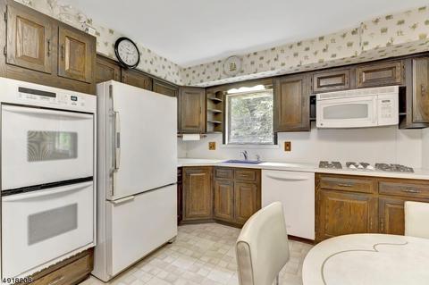 710 Evans St, Paramus, NJ 07652 photo 12