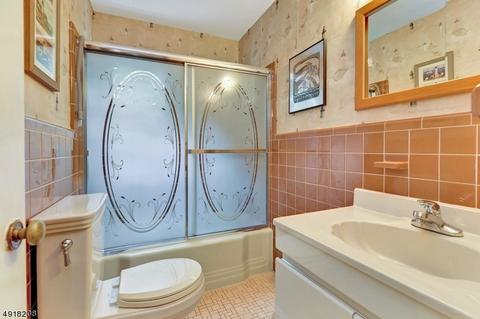 710 Evans St, Paramus, NJ 07652 photo 18