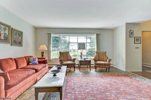 710 Evans St, Paramus, NJ 07652 photo 3