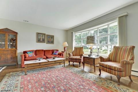 710 Evans St, Paramus, NJ 07652 photo 5
