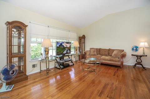 16 Palmer Dr, Wayne, NJ 07470 photo 4