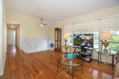 16 Palmer Dr, Wayne, NJ 07470 photo 3