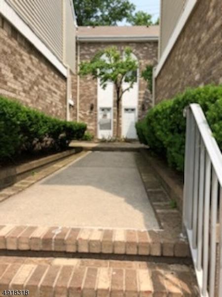 902 Madaline Dr, Avenel, NJ 07001 photo 2