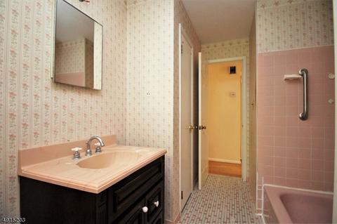 4 Bartles Ln, Flemington, NJ 08822 photo 7