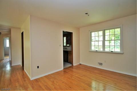 4 Bartles Ln, Flemington, NJ 08822 photo 3