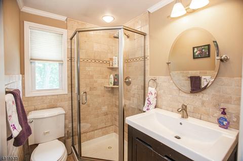 18 Ashwood Ln, Wayne, NJ 07470 photo 9
