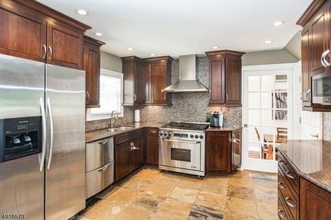 18 Ashwood Ln, Wayne, NJ 07470 photo 3