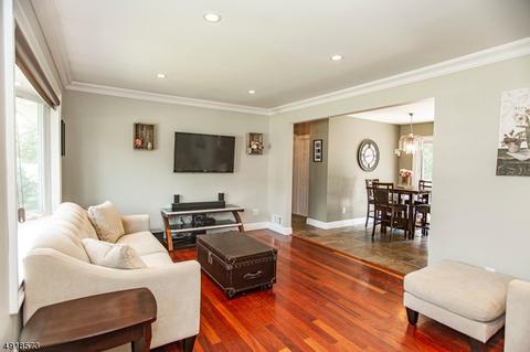 18 Ashwood Ln, Wayne, NJ 07470 photo 2