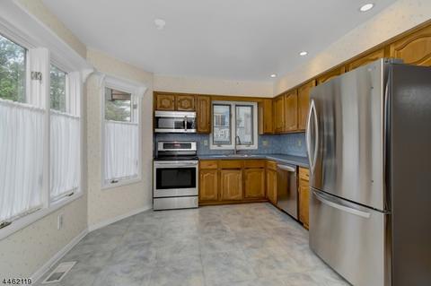 31 Valley View Dr, Bernards, NJ 07920 photo 2