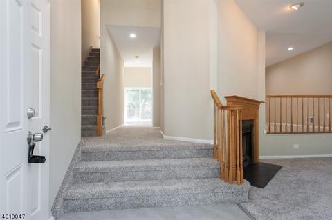 334 Carnegie Ct, Hackettstown, NJ 07840 photo 3