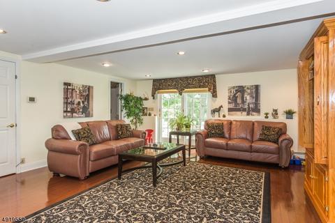 28 Berry Dr, Wayne, NJ 07470 photo 17