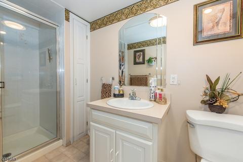 28 Berry Dr, Wayne, NJ 07470 photo 18