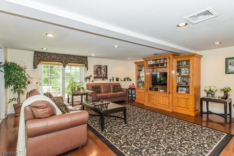 28 Berry Dr, Wayne, NJ 07470 photo 16