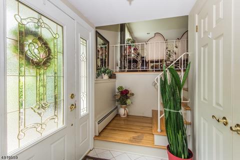 28 Berry Dr, Wayne, NJ 07470 photo 2