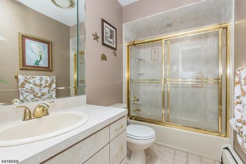28 Berry Dr, Wayne, NJ 07470 photo 15
