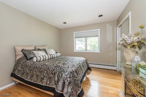 28 Berry Dr, Wayne, NJ 07470 photo 13