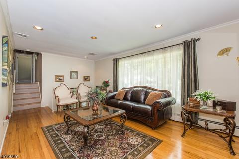 28 Berry Dr, Wayne, NJ 07470 photo 4