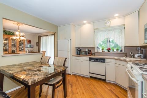 28 Berry Dr, Wayne, NJ 07470 photo 6