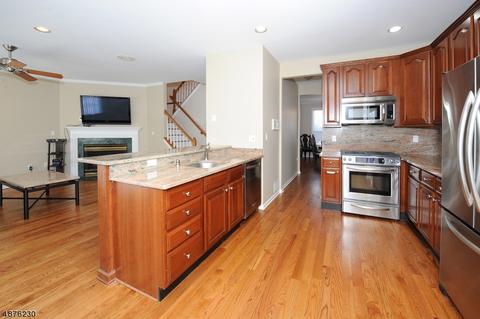 2 Cambridge Pl, Wayne, NJ 07470 photo 4