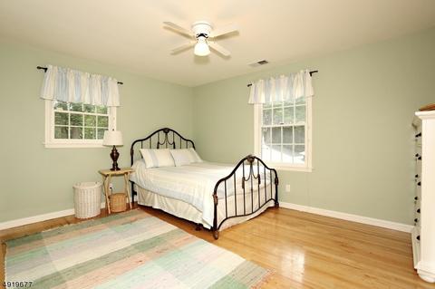 17 Pineview Dr, Waldwick, NJ 07463 photo 21