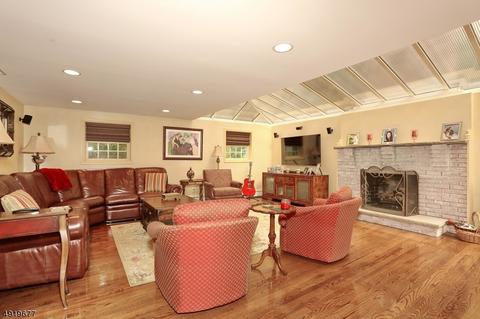 17 Pineview Dr, Waldwick, NJ 07463 photo 8