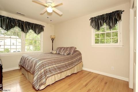 17 Pineview Dr, Waldwick, NJ 07463 photo 20