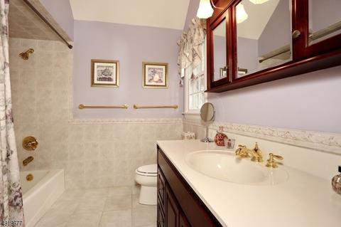 17 Pineview Dr, Waldwick, NJ 07463 photo 17