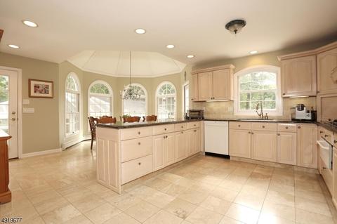 17 Pineview Dr, Waldwick, NJ 07463 photo 5
