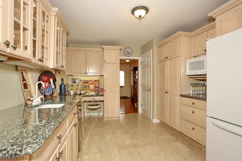 17 Pineview Dr, Waldwick, NJ 07463 photo 6