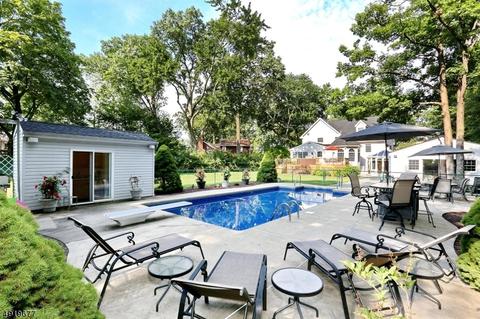 17 Pineview Dr, Waldwick, NJ 07463 photo 13
