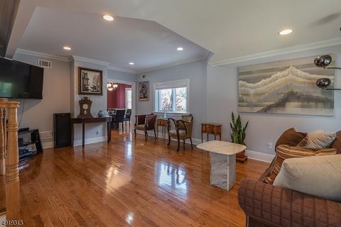 22 Maple Ave, Waldwick, NJ 07463 photo 4