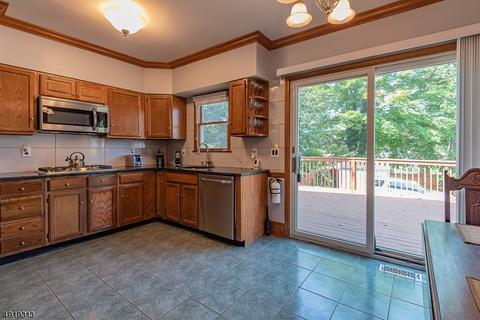 22 Maple Ave, Waldwick, NJ 07463 photo 8
