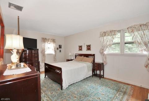 294 Maril Ct, Paramus, NJ 07652 photo 11