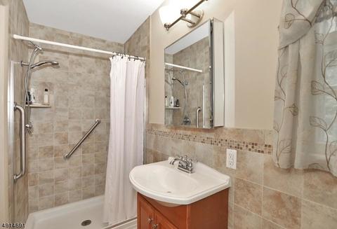 294 Maril Ct, Paramus, NJ 07652 photo 10