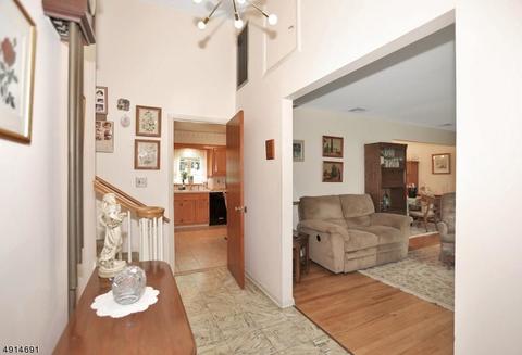 294 Maril Ct, Paramus, NJ 07652 photo 3