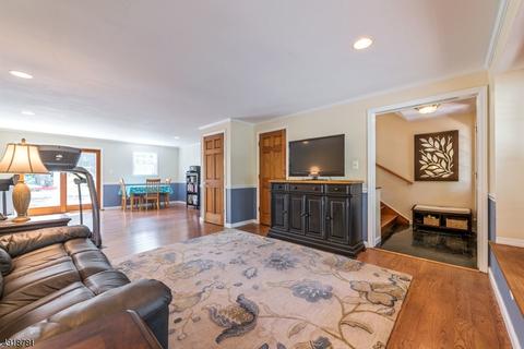 524 Spring Valley Dr, Bridgewater, NJ 08807 photo 3