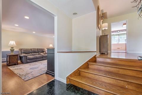 524 Spring Valley Dr, Bridgewater, NJ 08807 photo 2