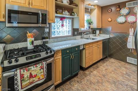 22 Cook Rd, Nutley, NJ 07110 photo 5