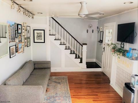 8 Gray St, Montclair, NJ 07042 photo 2