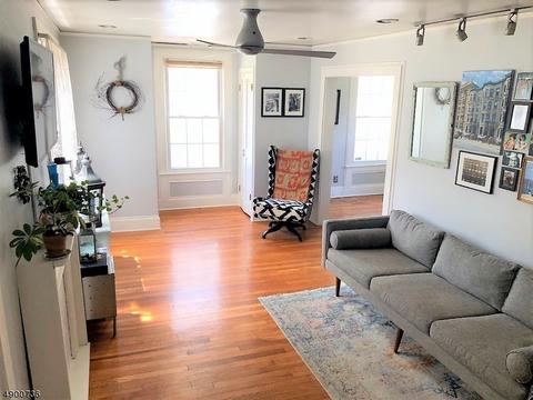 8 Gray St, Montclair, NJ 07042 photo 3