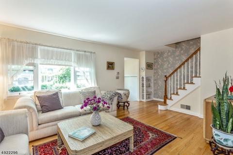 372 Chelsea St, Paramus, NJ 07652 photo 5